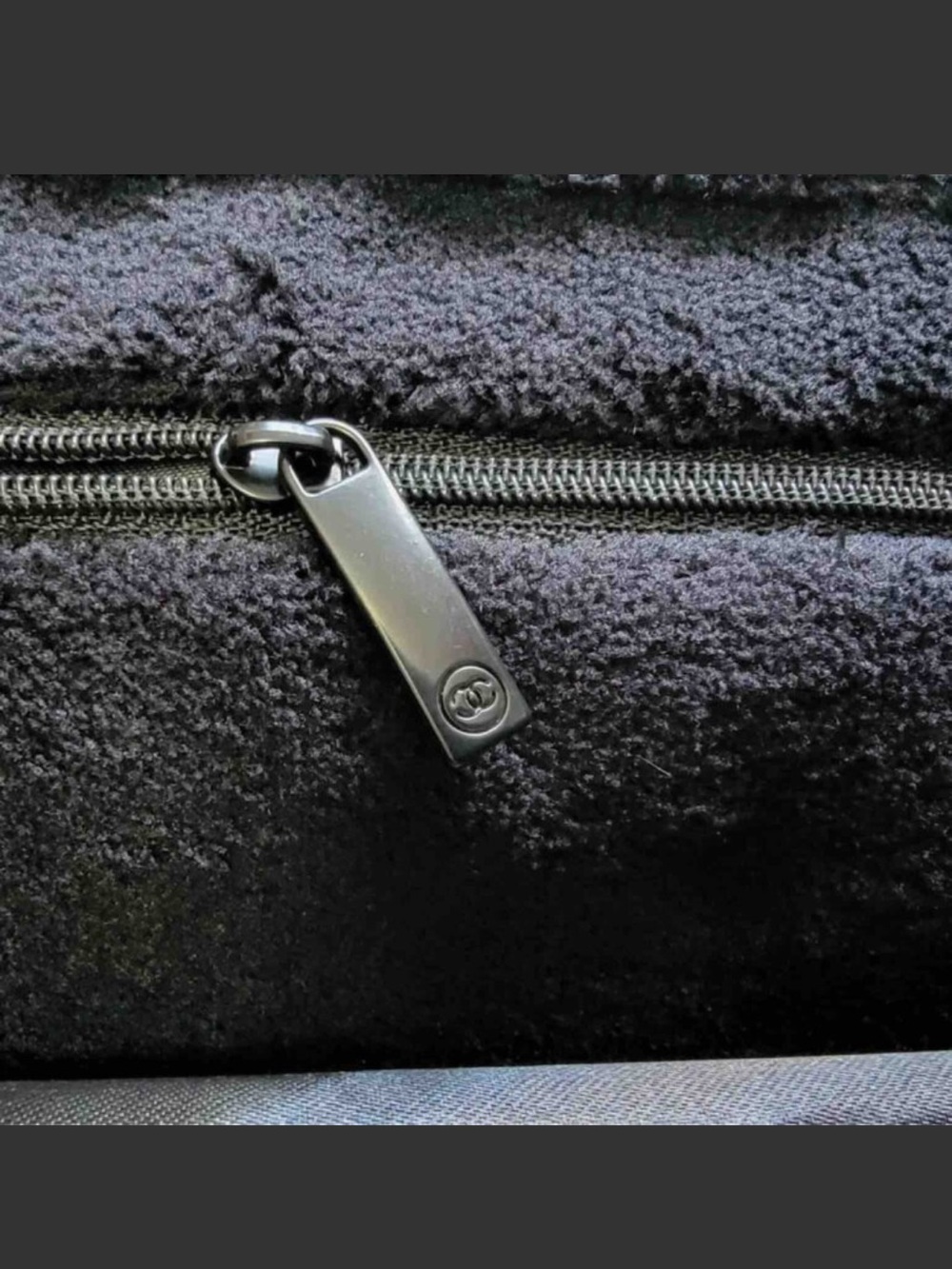 CHANEL Black Shoulder Bag with White CC Emblem VIP GWP - Picture 6 of 14